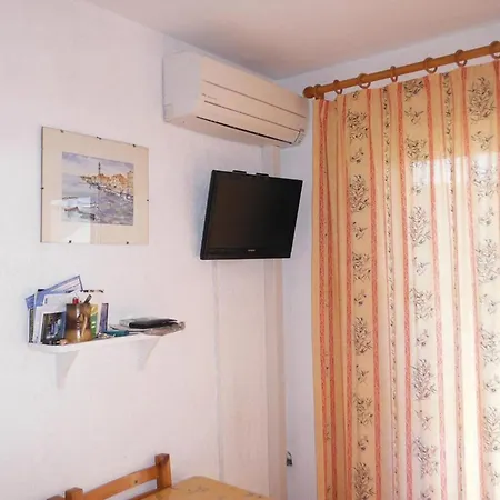 公寓 Le Lavandou: 4p, Proche Plage, Clim, Parking - Fr-1-803-81 *