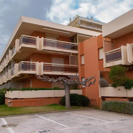 Le Lavandou: 4p, Proche Plage, Clim, Parking - Fr-1-803-81 شقة *