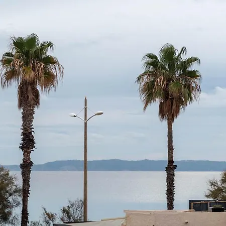 Le Lavandou: 4p, Proche Plage, Clim, Parking - Fr-1-803-81 لو لا فاندو