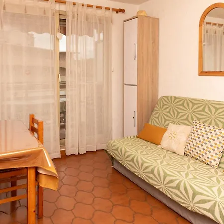 Le Lavandou: 4p, Proche Plage, Clim, Parking - Fr-1-803-81 شقة *